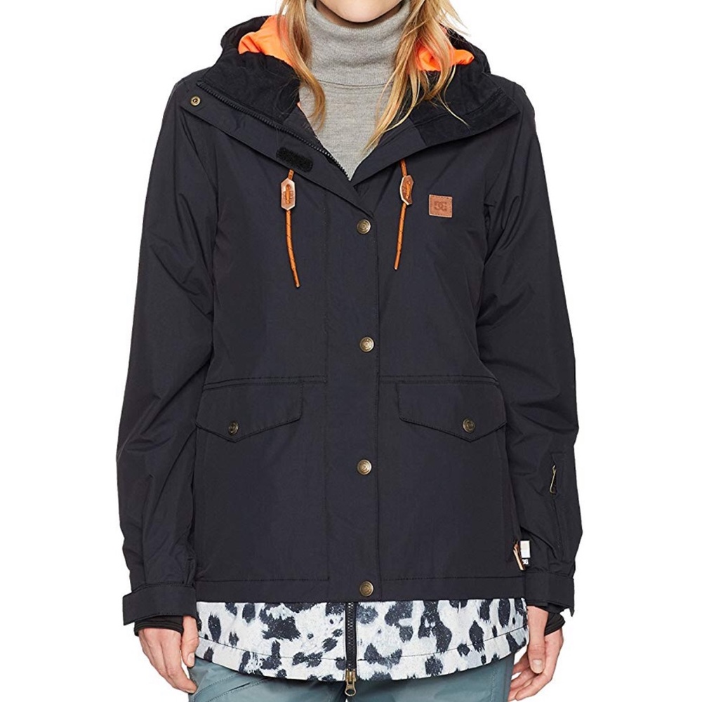 DC women’s snowboard jacket